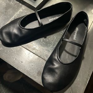 Black soft ballet shoes with strap